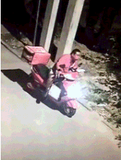 西瓜|搞笑GIF：送外卖的到哪都饿不到