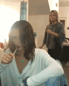 怎么办|搞笑GIF:大热的天,挤公交就是难受啊,怎么办!