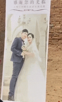 孩子|搞笑GIF:孩子,你走快点追上他,就还是你的!