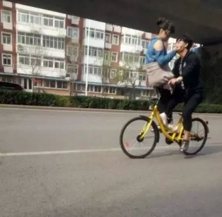 做贼心虚|搞笑GIF：今天给大家展示一下 什么叫做做贼心虚