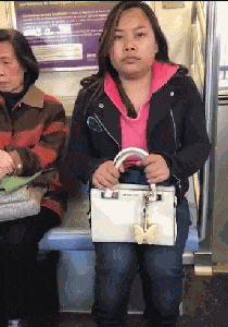 男友|搞笑GIF趣图:小姐姐,不要勉强自己,你还是量力而行吧!