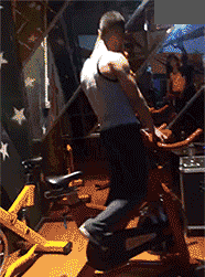 蘑菇|搞笑GIF动图:姑娘,你为了这点蘑菇,搞成这样鸟样子,不值呀