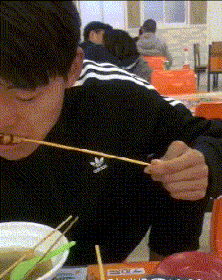 妹子|搞笑GIF:没事,正准备换车子呢!不需要你赔了!