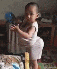 白心|搞笑GIF动图：大哥，送花过时了，现在泡妞流行送猫咪了啊！