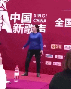 动作|搞笑动态图GIF: 看懂这个动作的人,估计都老了吧。