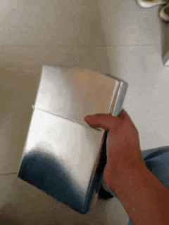 人群|搞笑GIF：只因在人群中多看了你一眼