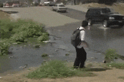 鸡翅|搞笑gif动态图:如果你穿一条破洞裤去幼儿园,这就是你的下场