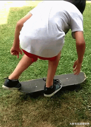 世外|搞笑GIF：十几年没洗头的世外高人重出江湖。看到没