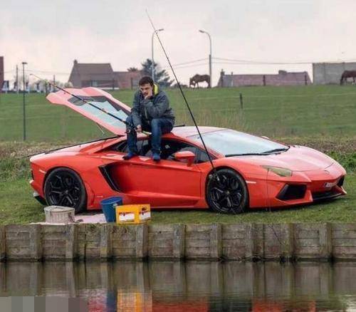 大娘|搞笑GIF：这大娘脸皮也太厚了吧，咋的不撞你都不行呀！