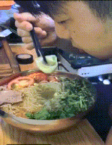 孩子|搞笑GIF：熊孩子：敌不动我不动！