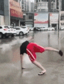 妹子|搞笑GIF动图： 妹子, 你别想跑了