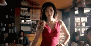 女神|爆笑GIF图：女神出了门之后完全像变了个人似的！