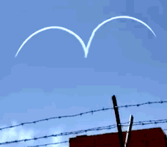 一刹那|搞笑GIF:当她回头的那一刹那我差点吐出来了