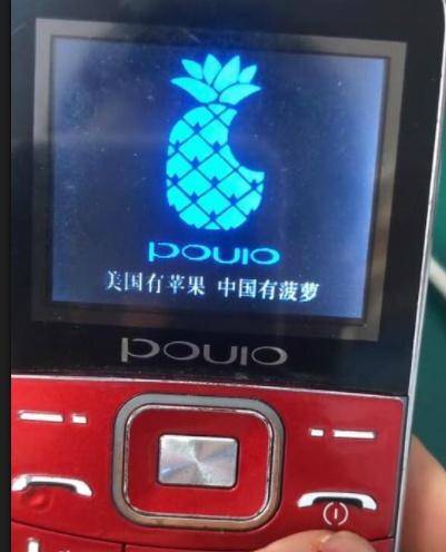 小心翼翼|GIF搞笑趣图：你每次都这样，狗吃东西的时候就变的小心翼翼！