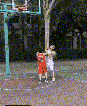 大哥|搞笑GIF:大哥你的头天生能弹奏啊!