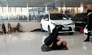 滑冰|搞笑GIF:看看我们大东北,滑冰这玩意根本就不用学的