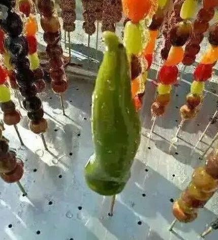 老师|搞笑GIF:我默默的站起来无辜的说,老师我没拉