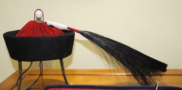 清王朝,七个人获得了三眼花翎,其中一个就是和珅的弟弟