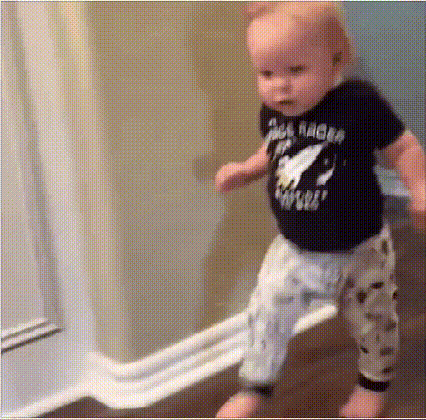 孩子|搞笑GIF动图：这女朋友要不得，想哄她你都追不上