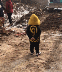 衣服|搞笑的GIF趣图：衣服洗一洗还能要，孩子就算了吧