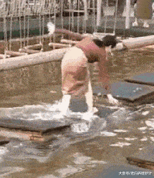 妹子|搞笑GIF：妹子你没事吧