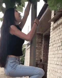 愚公|搞笑奇葩：外卖妹子这高跟鞋太出戏了