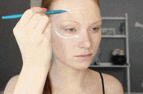 妹子|搞笑GIF:没事,正准备换车子呢!不需要你赔了!