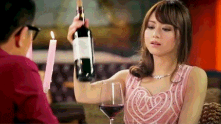 妹子|爆笑GIF: 不就看个跳舞么 鼻子都流血啦! !