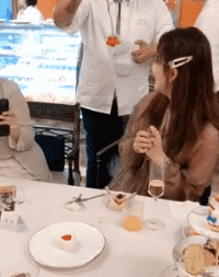 孩子|搞笑GIF:看把这孩子吓得