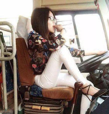 小赵|搞笑段子：遇到这样的女司机，谁还敢来坐你的车