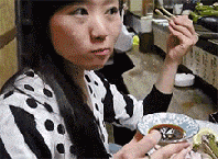 妹子|搞笑GIF：你每天的出行都是这样的吗？真是太霸气了！