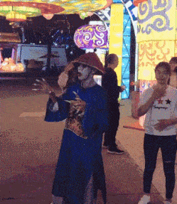 罪过|搞笑GIF动图:?姑娘真是太淘气,这僵尸都吓懵逼了