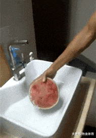 还是|搞笑GIF趣图:妹子,你到底是冲浪呢,还是太浪呢