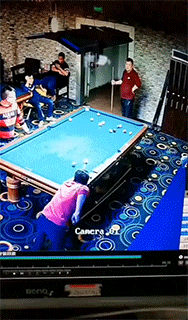 滑梯|搞笑GIF：很多年没玩过这样的滑梯了，很值得怀恋