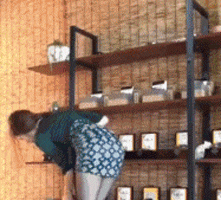 老板|搞笑GIF趣图：?新来的妹子很勤快又能干，难怪老板提拔她当秘书