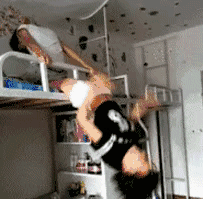 妹子|爆笑GIF: 这障眼法演得不错, 妹子搞笑的劲头很足!