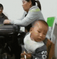 妹子|搞笑GIF：妹子你没事吧