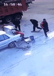 妹子|搞笑GIF:妹子,需要救援吗?我来救救你吧!!