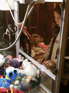 老妈|搞笑GIF：姑娘，你这样老总不会跟你走的。