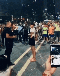 妹子|搞笑GIF:不行,你这个子太低了!玩不了这个的!