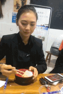 深夜|搞笑GIF：深夜放毒，看看我的美食