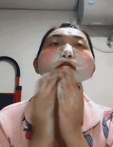 美女|搞笑GIF：美女，我就只想搭个车