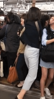 妹子|GIF爆笑:妹子是故意让你靠的,这样的女孩不好找了,娶回家吧