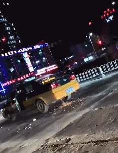 妹子|搞笑GIF：行了，话也不多说，小哥直接赔钱吧！