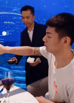 捅马蜂窝|这就是我有车还不卖牛的原因