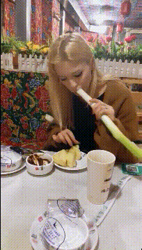 妹子|搞笑GIF:你们认为是这狗的错还是人的错