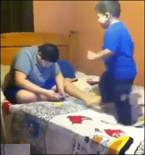 女朋友|搞笑GIF:伤敌1000,自损800。