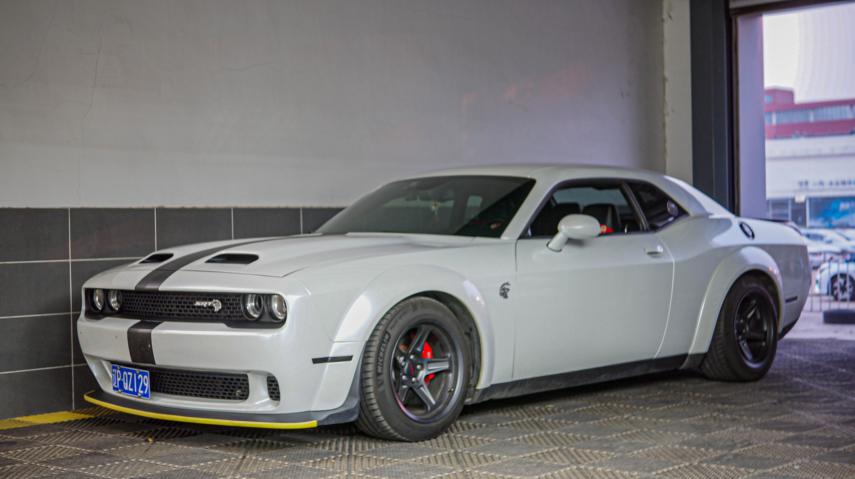 amcc会长的道奇地狱猫 srt 6.2l 纯粹狂野.