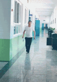 老师|搞笑GIF: 老师你这么骚的走姿你学生知道吗?