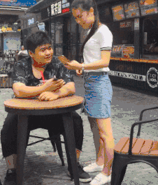 作业|搞笑GIF趣图:说句大实话,没有损友的男生宿舍,是不完整的生活!